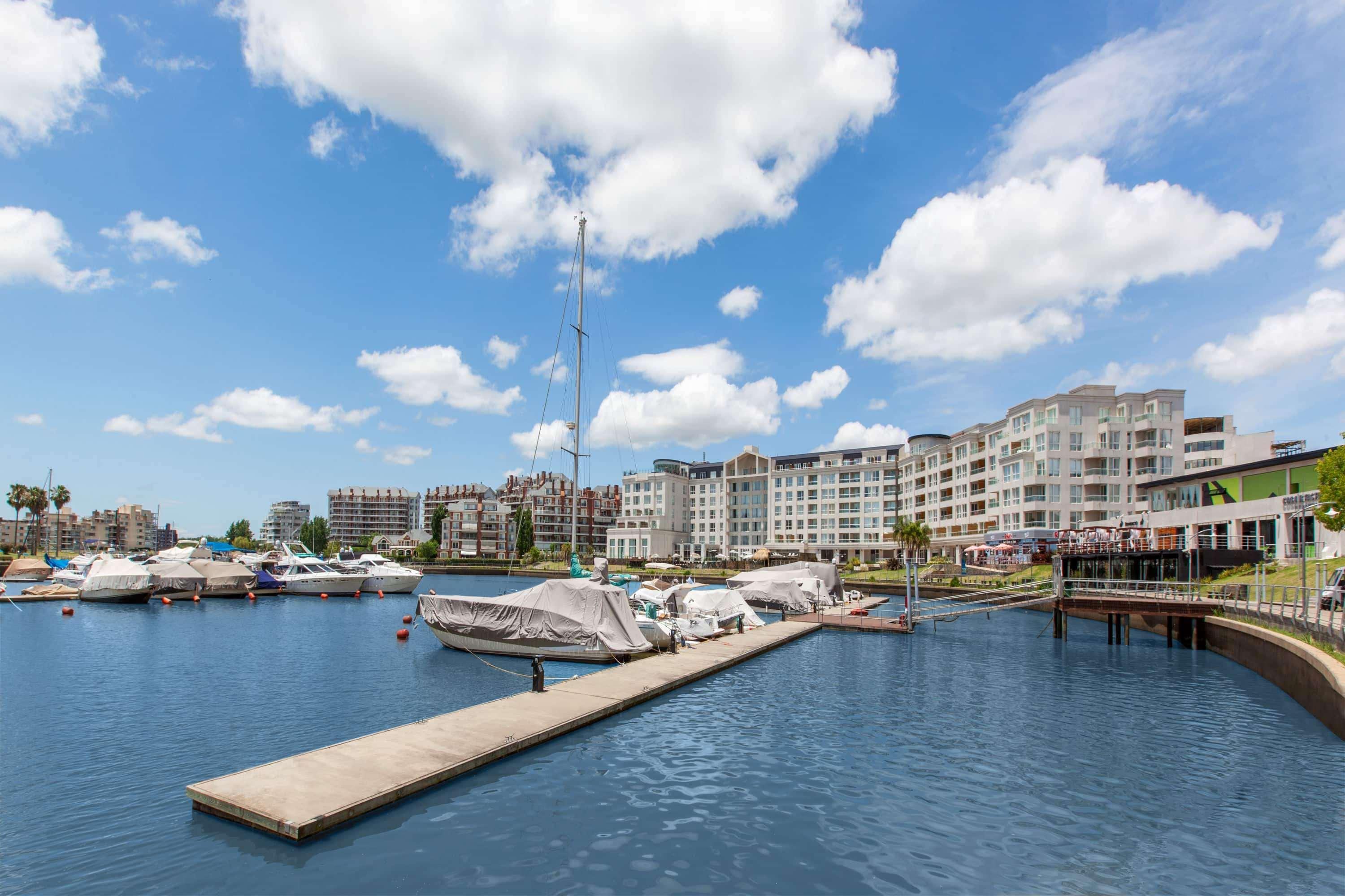 Wyndham Nordelta Tigre - Buenos Aires Hotel Luaran gambar The marina at the centre of the development