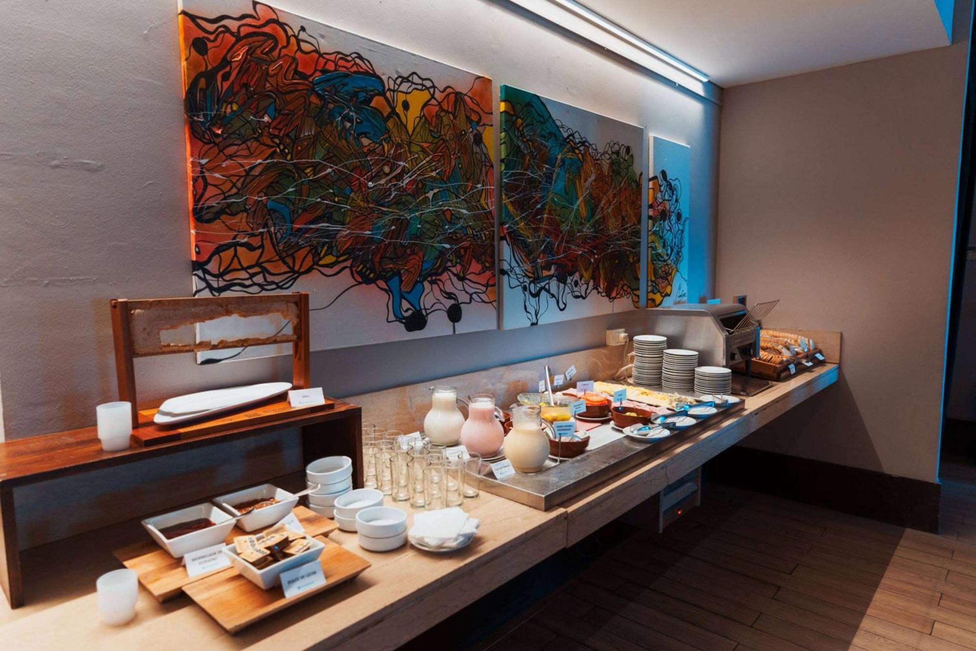 Wyndham Nordelta Tigre - Buenos Aires Hotel Luaran gambar The buffet at the lounge